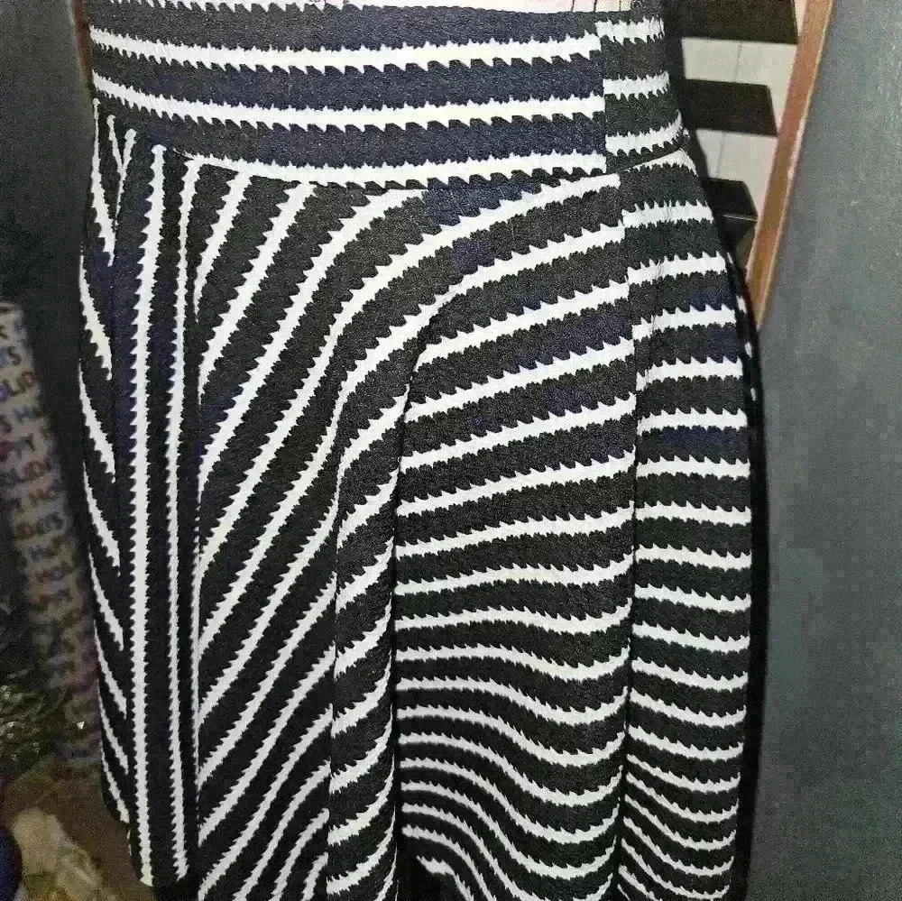 Kathy Womans Skater Skirt Size S - Picture 3 of 9